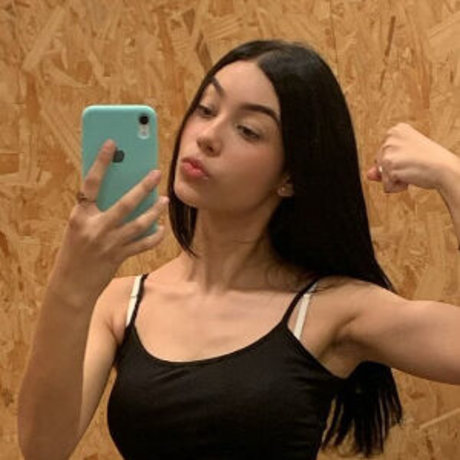 Beatriz Borelli model nude pic