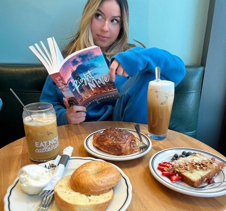 Larissa Cambusano model erotic photo