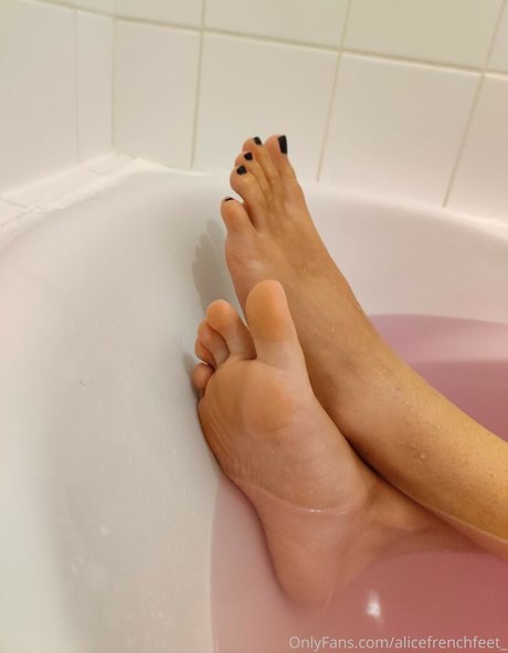 alicefrenchfeet model xxx picture