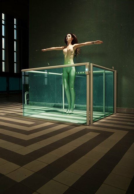 Daisy Olie exclusive model img