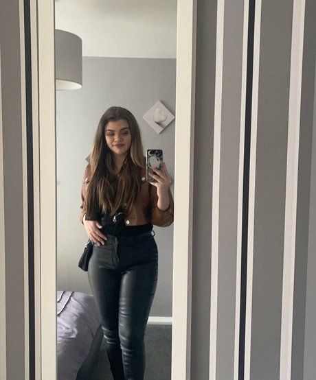 Molly Georgia Leach porn model images