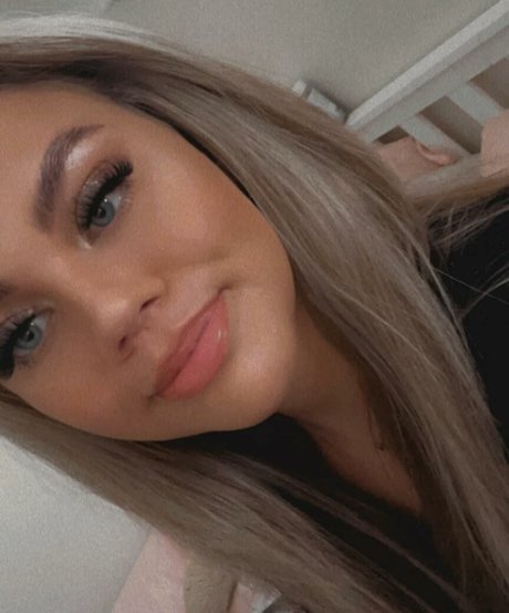 Molly Georgia Leach beautiful model galleries