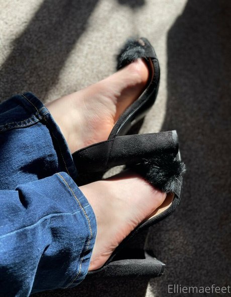 elliemaesfeet actress gallery