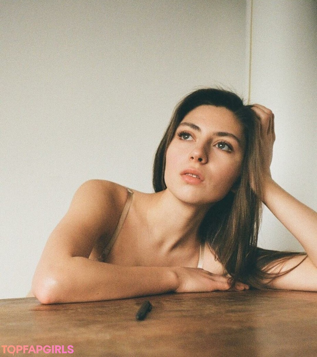 Anna Dubowick erotic model img