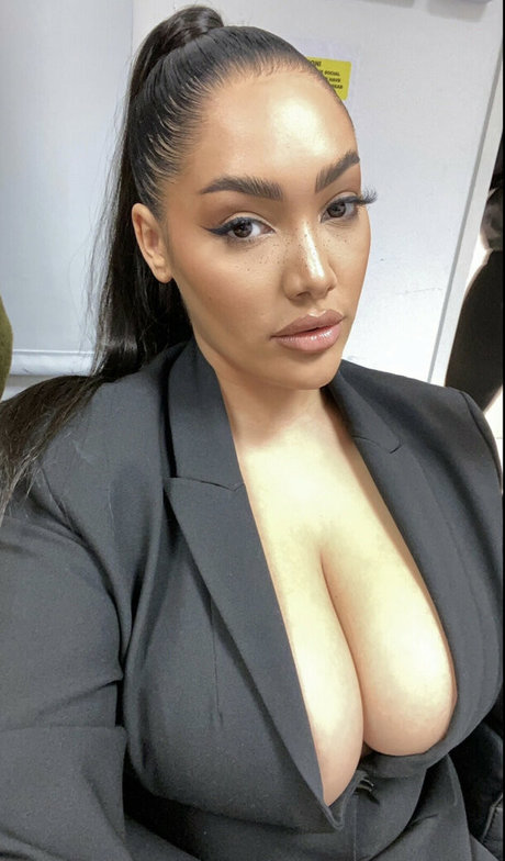 parisxhk star exclusive pictures