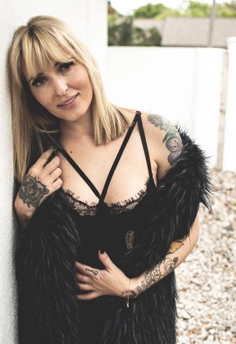 Robin Love pornstar xxx photos