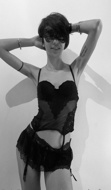 sabrinaealecfree sexy model img