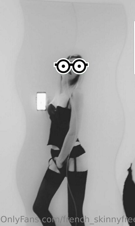 french skinnyfree star adult image