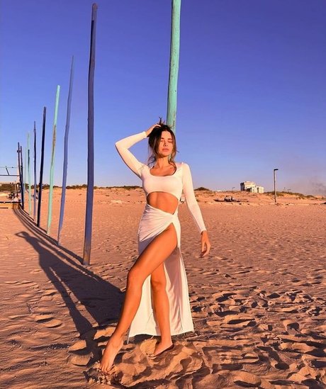 Bruna Gomes model nude photo