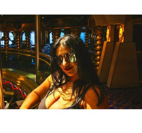 Charlotte Godoy nice model photo