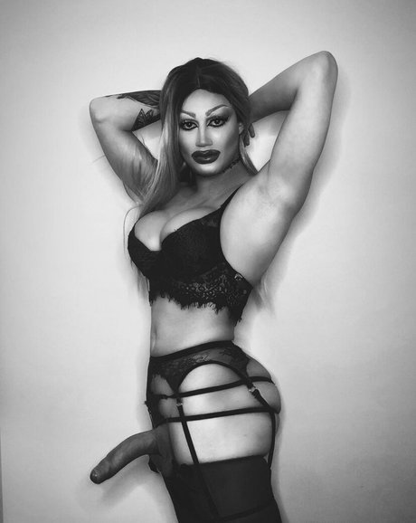 Roman Rose nude star pictures