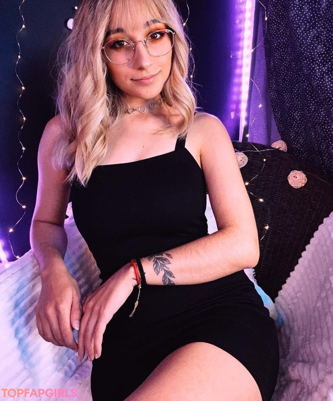 Maya ASMR model free image