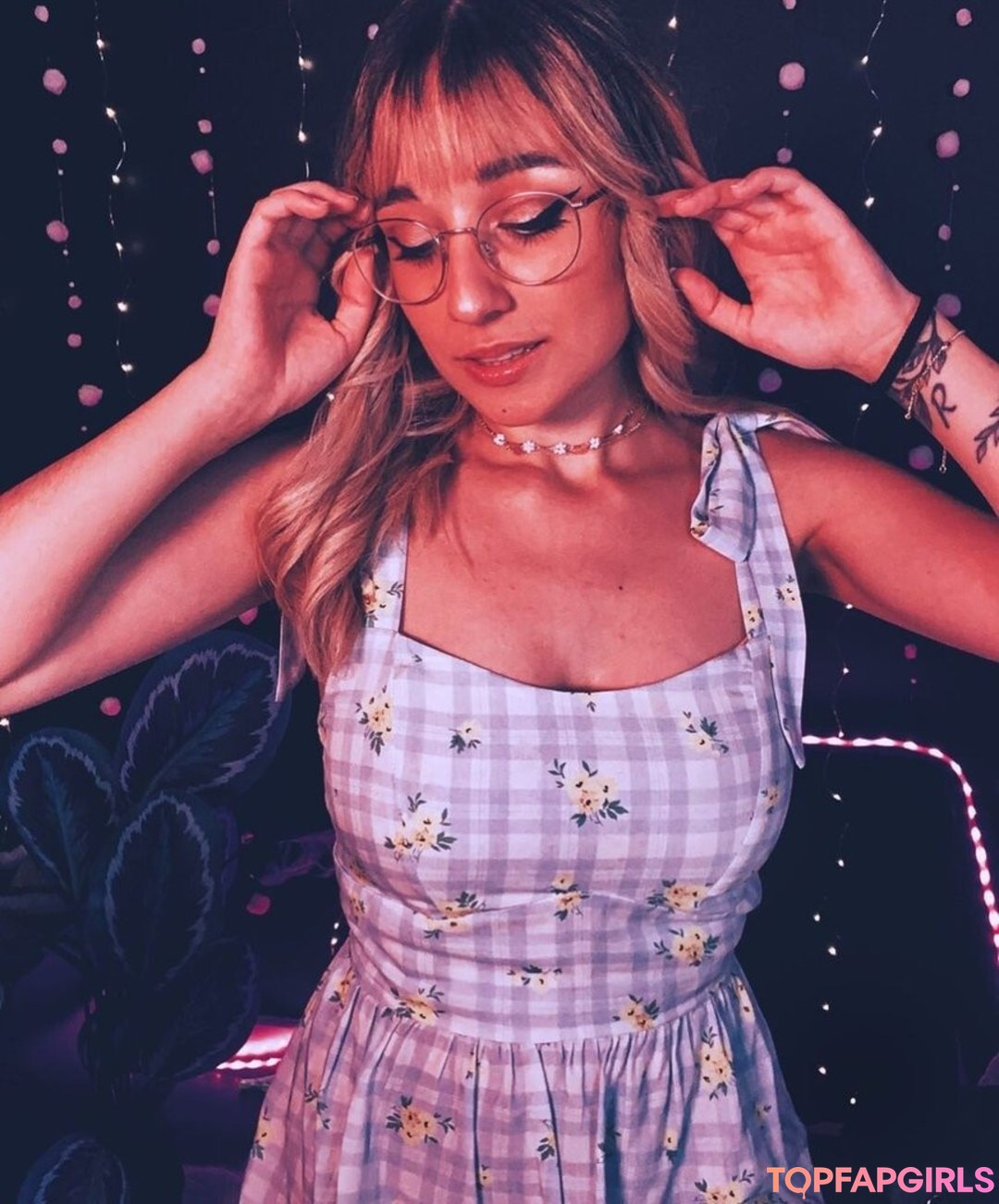 Maya ASMR naked model images