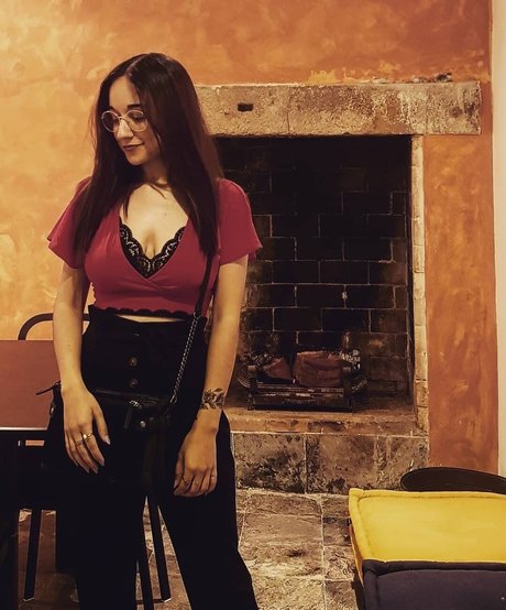 Maya ASMR high quality star photos