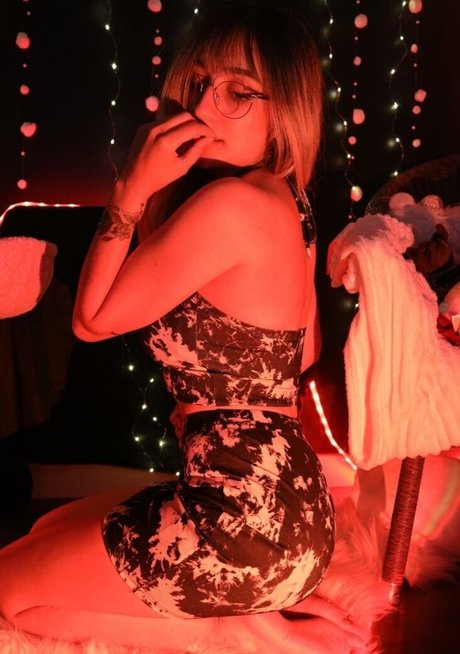 Maya ASMR hd pornstar img