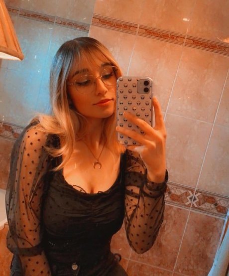 Maya ASMR pornstar nude images