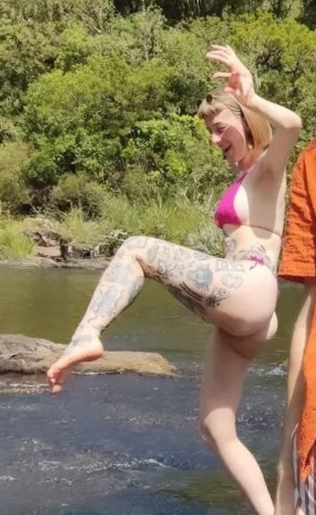 Laura Fernandes pretty actress photo