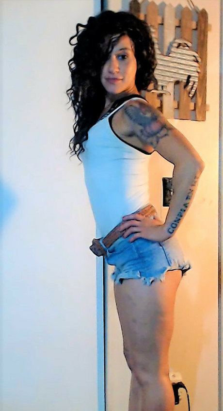 TiaMorLuv art model img