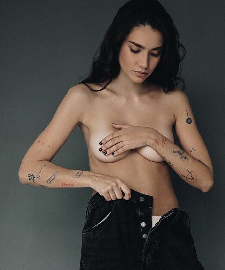 Karina Istomina model naked photo