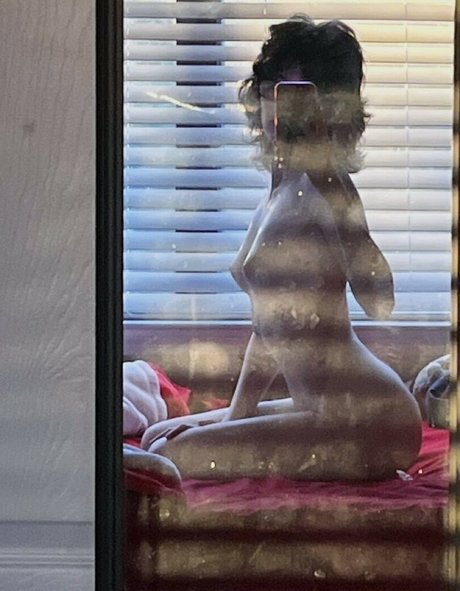 blonde shemale onlyfans nude pic