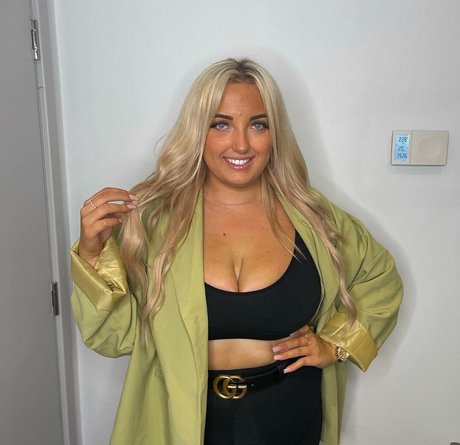 Olivia D nude star photo