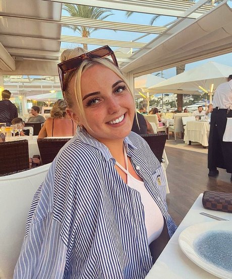 Olivia D xxx model img