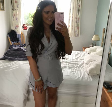 Kirsty Brittain star sexy pics