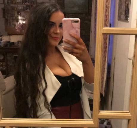 Kirsty Brittain beautiful actress img