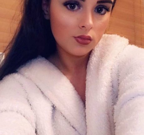 Kirsty Brittain sex model img