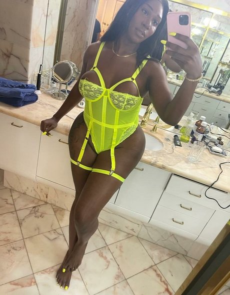 Ts Nidia model sex photo