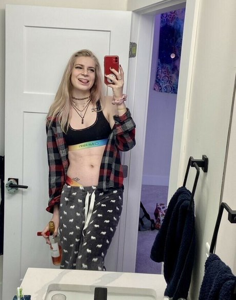 lesbian fingering onlyfans pretty galleries