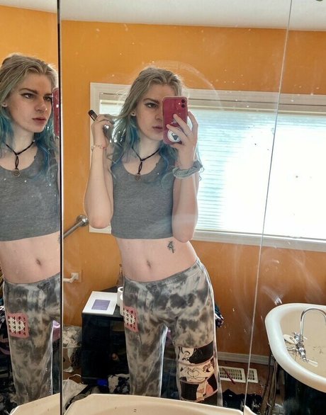 Laced Up Lace star exclusive images