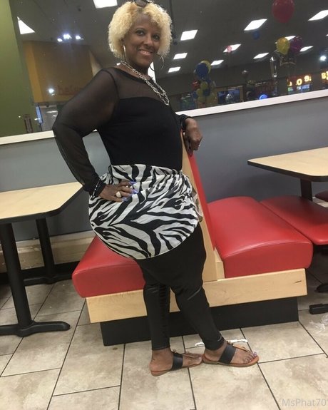 milf handjob onlyfans sexy xxx photo