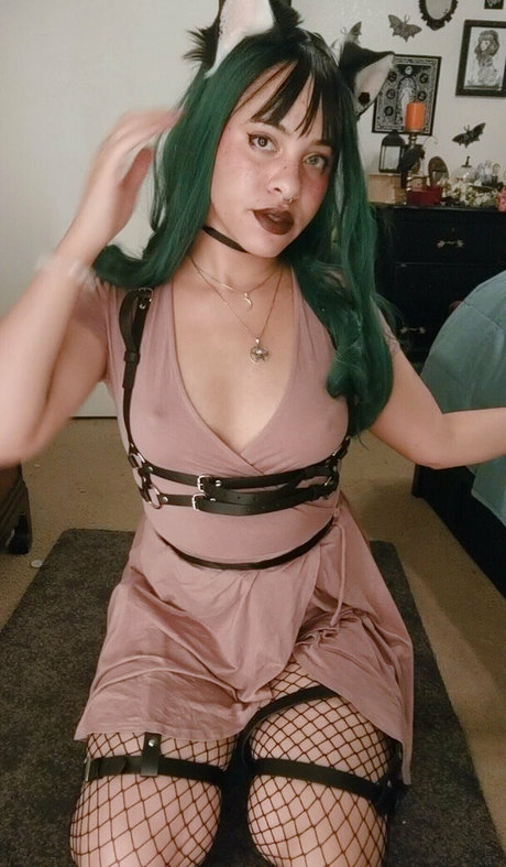 female popular onlyfans free nude pic