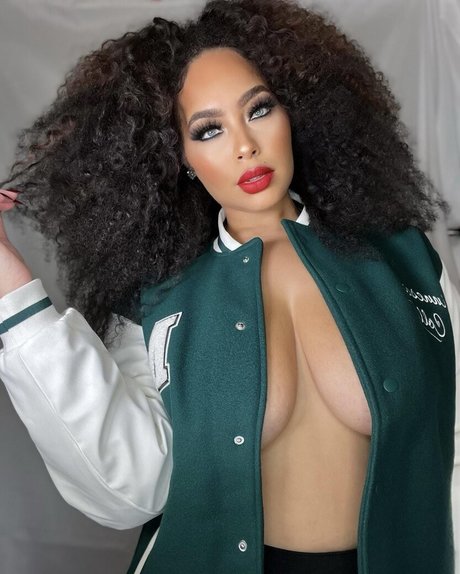 Lovesirensong model sex picture