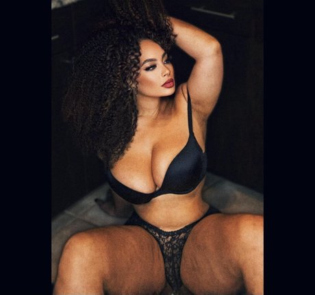 Lovesirensong sex model photo