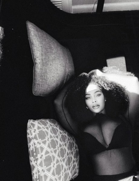 Lovesirensong exclusive model photo