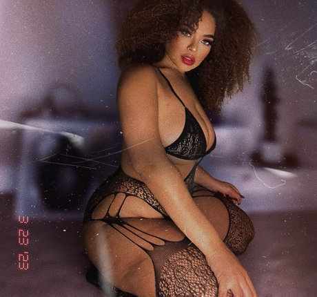 Lovesirensong model hd image