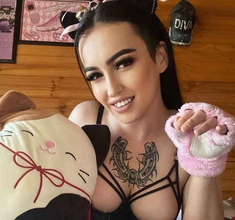 xannaxlut pretty actress photo