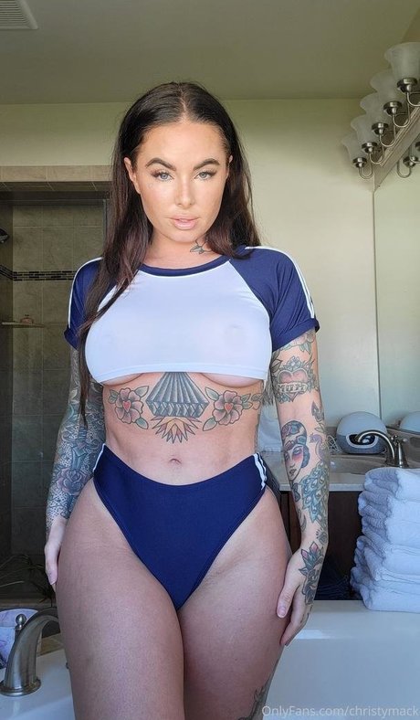 christymack star high quality picture