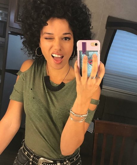 Alisha Wainwright pretty model pics