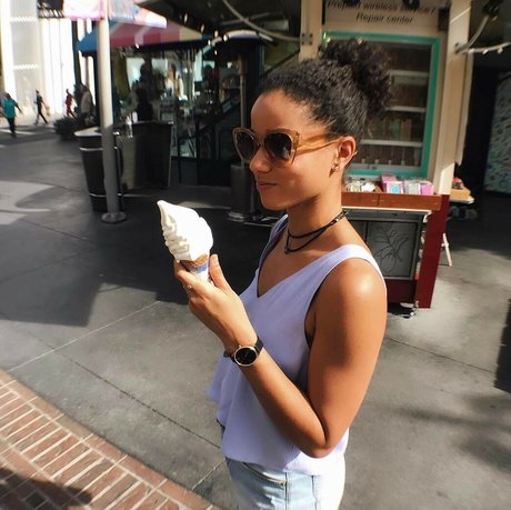 Alisha Wainwright star beautiful photos