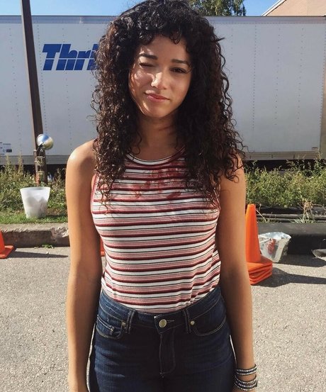 Alisha Wainwright star nudes pictures