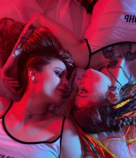 LittlePolly102 naked model galleries