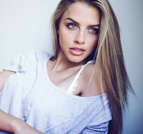 Marina Laswick star nice pictures