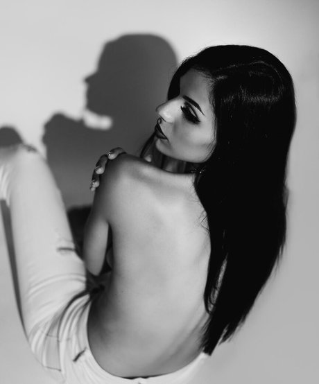 nicolol pornstar nudes pic