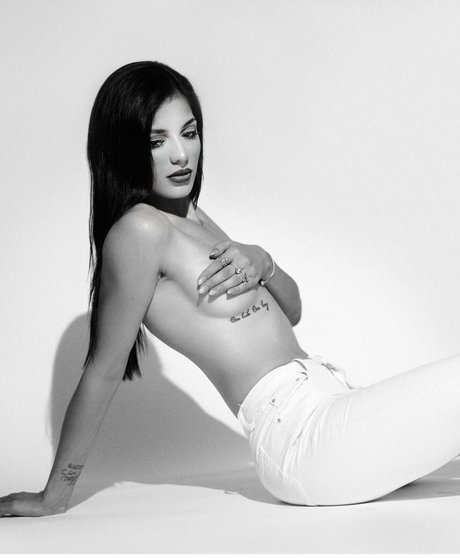 nicolol pretty pornstar image