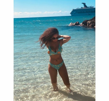 latina shemale onlyfans beautiful naked picture