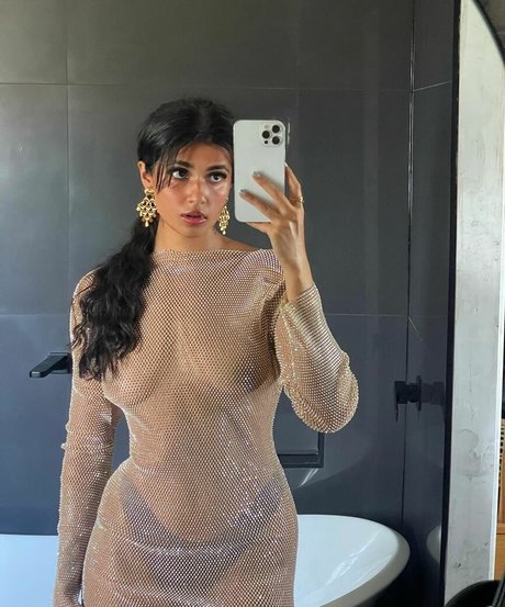 Ambraguiotto model pretty picture