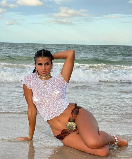 Ambraguiotto free actress pictures